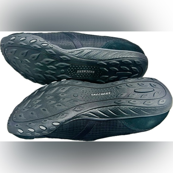 Sketchers relaxed fit memory foam. Size 9 - Picture 2 of 3